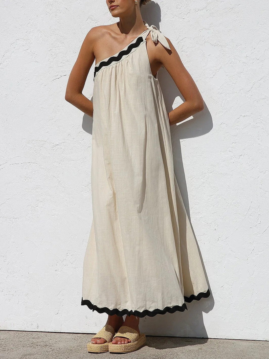 Classic Contrast Lace One-shoulder Spaghetti Strap Midi Dress