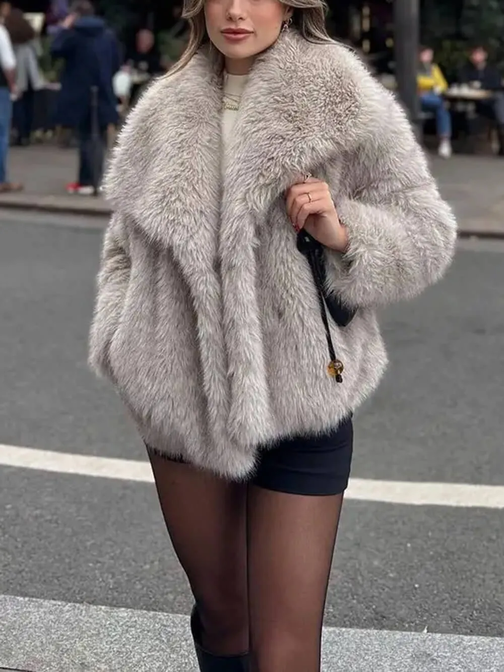 Fashionable Large Lapel Faux Fur Short Fluffy Coat