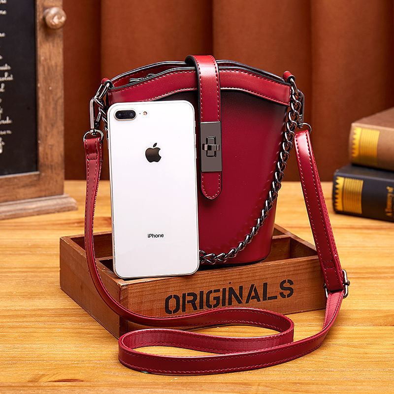 Retro Single Shoulder Chain Bucket Bag