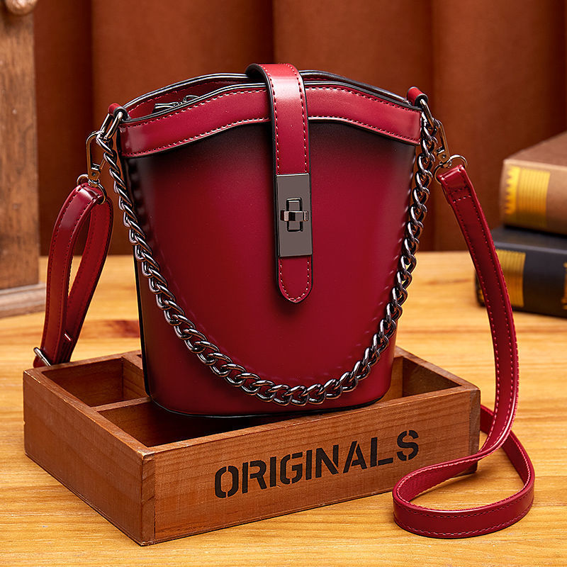 Retro Single Shoulder Chain Bucket Bag