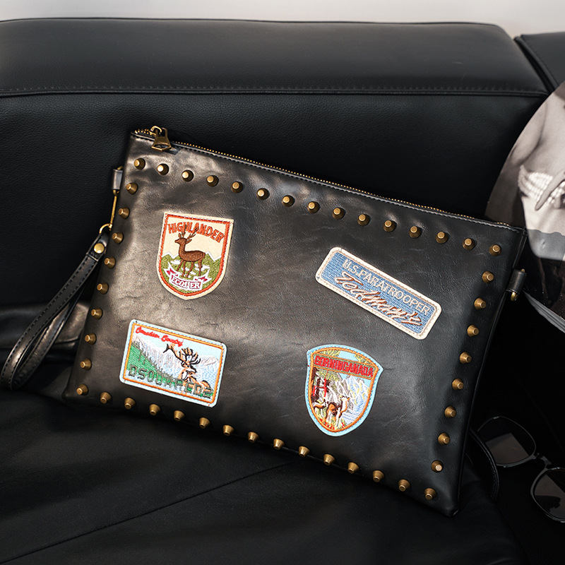 Fashion Fashion Brand Rivet Badge Clutch