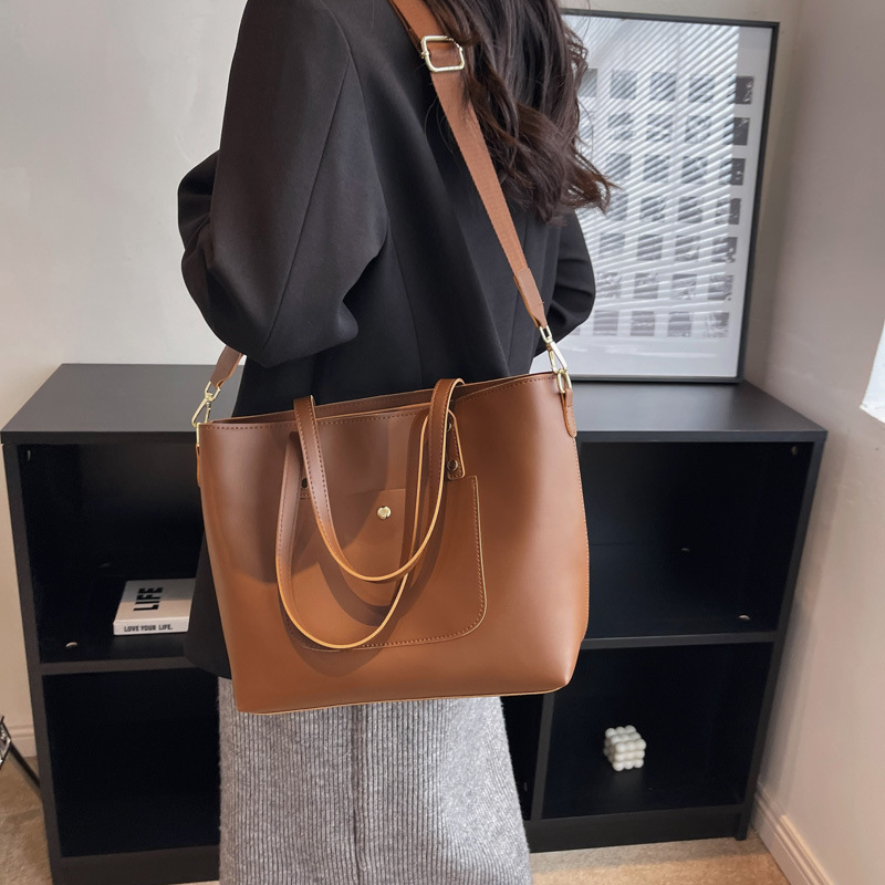 Simple Large Capacity Tote