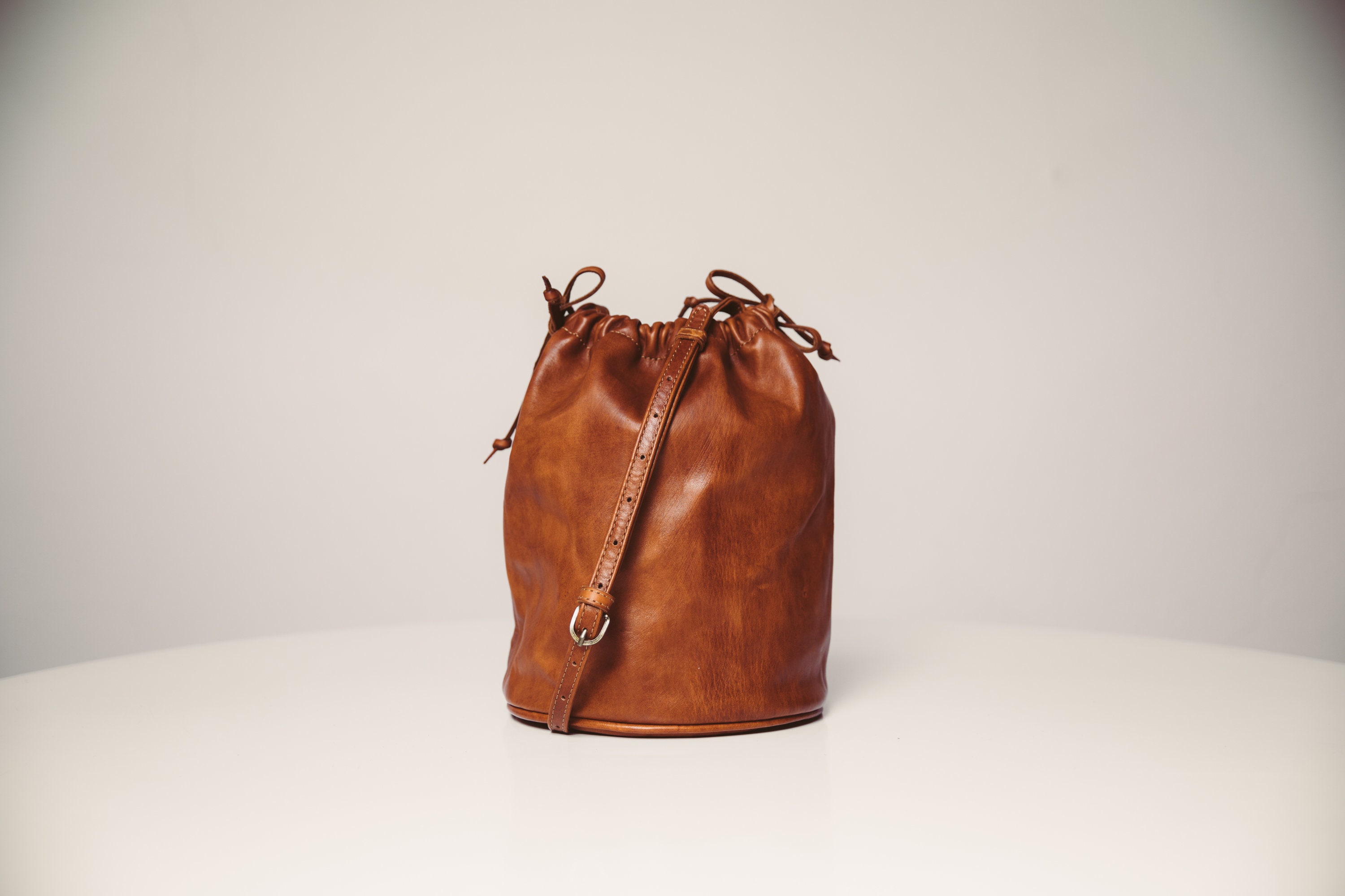 Summer bag, leather drawstring shoulder bag