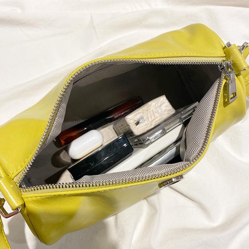 Ladies Bag Retro Oil Wax Boston Pillow Bag Cylinder Bag Joker Underarm Shoulder Messenger Bag