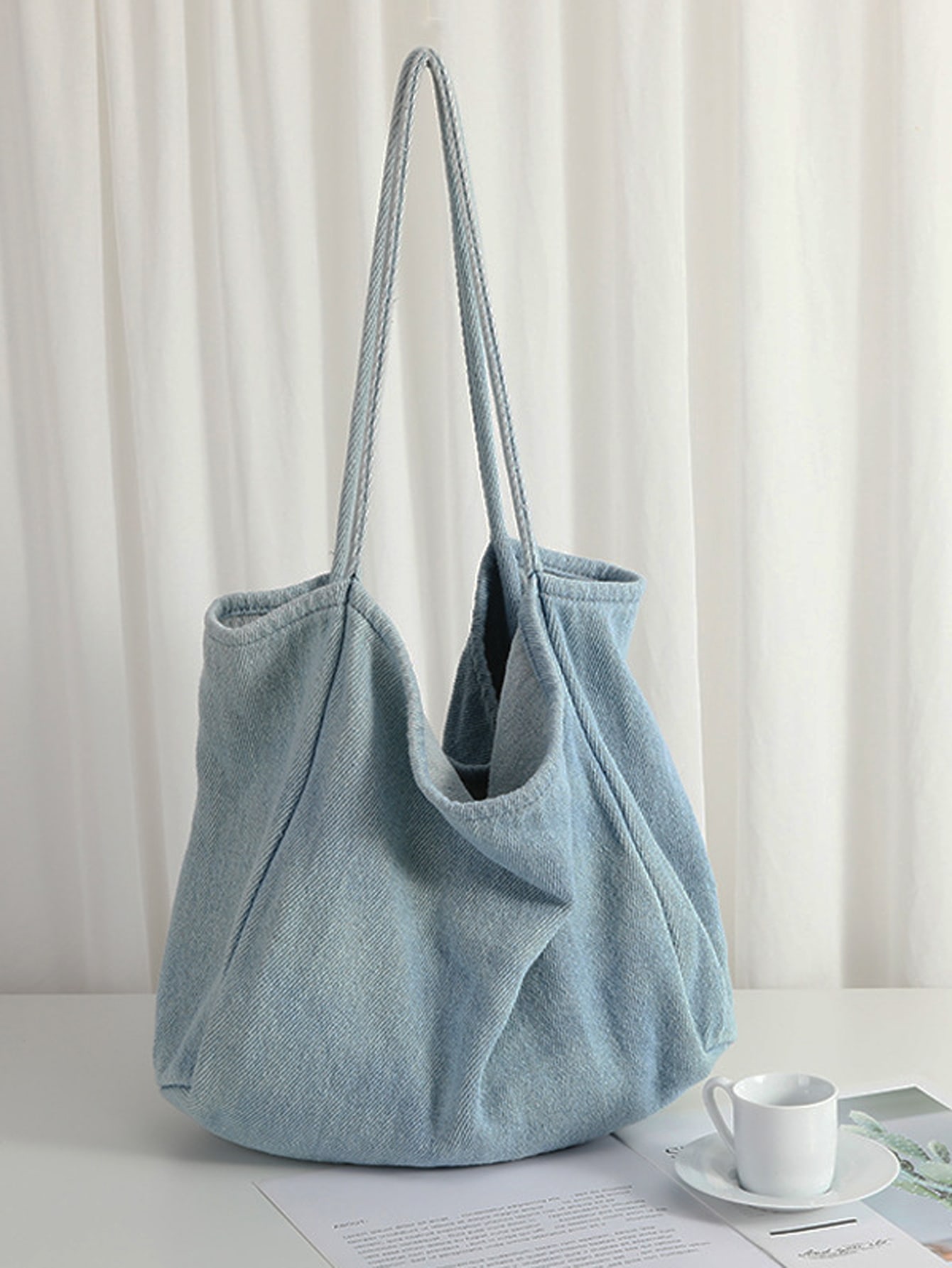 Large capacity leisure bag