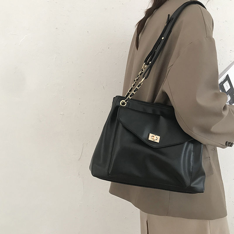 Large-capacity Shoulder Messenger Bag Small Group High-grade Underarm Bag