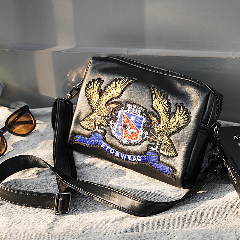 Original Design Street Couple Embroidery Pattern Single Shoulder Crossbody Small Square Bag