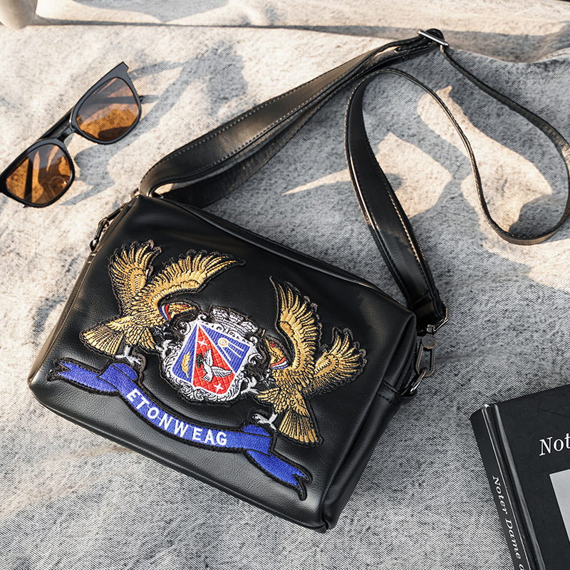 Original Design Street Couple Embroidery Pattern Single Shoulder Crossbody Small Square Bag