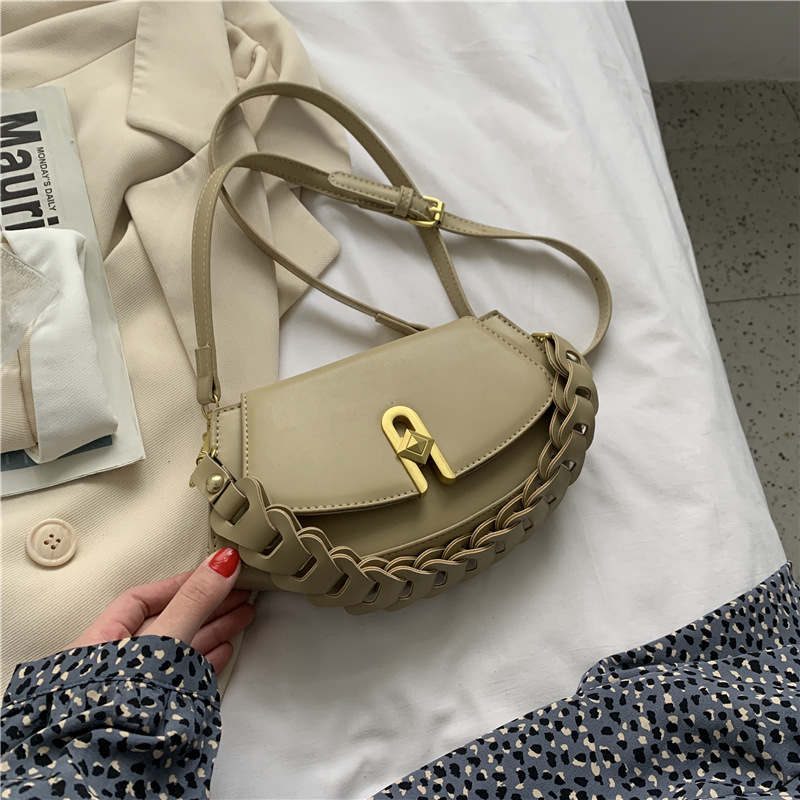 2023 Spring New Fashion Woven Flap Lock Fan Armpit Bag
