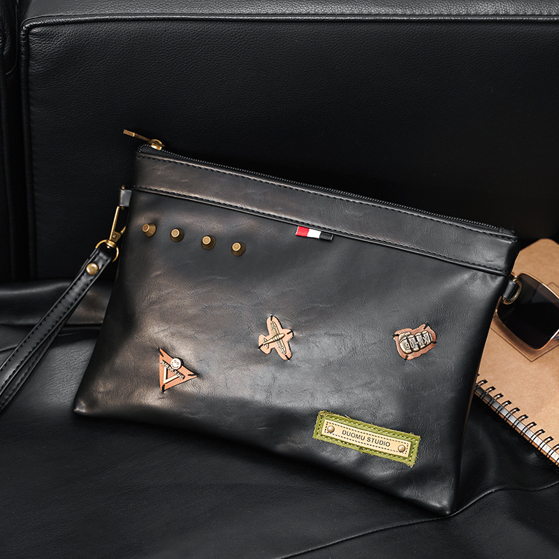 Horizontal Fashion Brand Rivet Casual Clutch