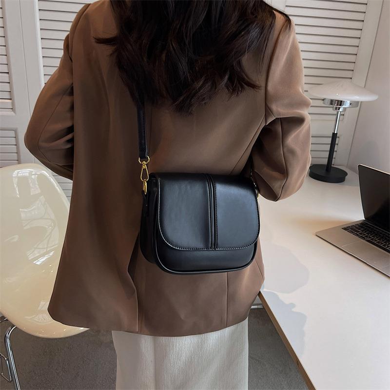 Retro Design Simple Shoulder Bag