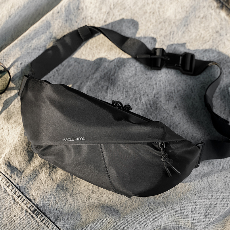 Fashion Magnetic Buckle Design Simple Oxford Cloth Outdoor Sports Riding Bag